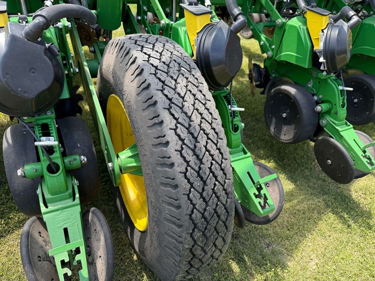 2014-john-deere-1770nt-image-22
