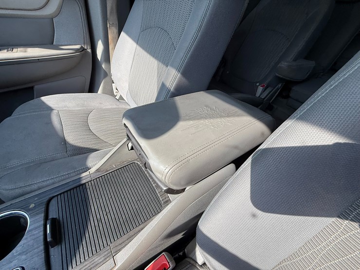 2013-chevrolet-traverse-image-54