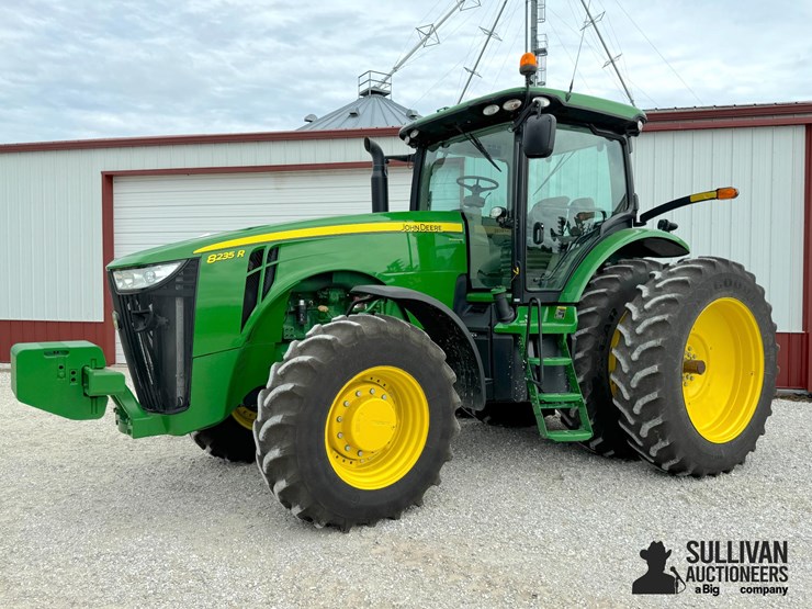 2011-john-deere-8235r-image-1