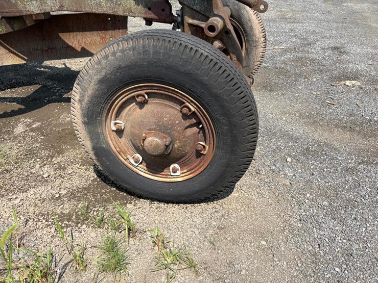 caterpillar-2wd-gator-image-8