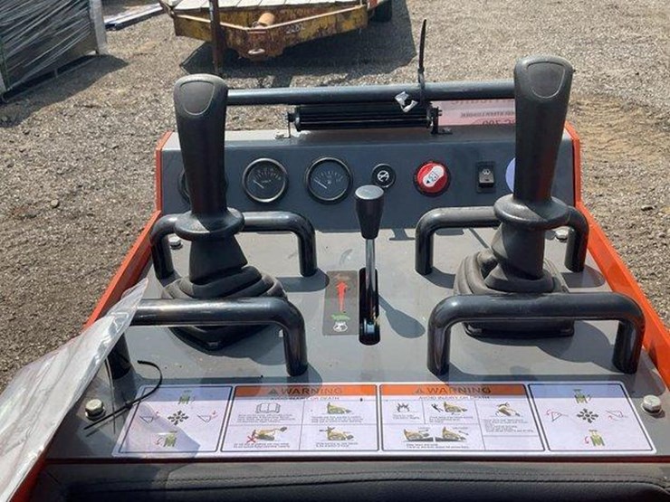 #1003-•-hurricane-hrc-700-mini-skid-steer-loader-image-16