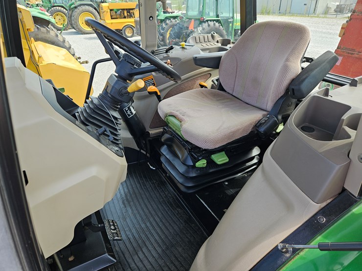 2013-john-deere-6115d-image-8