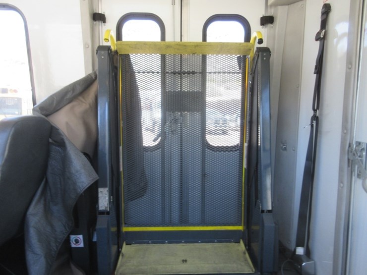 2011-ford-e450-sd-image-11