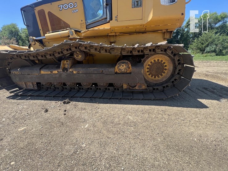 2013-deere-700j-lgp-image-21