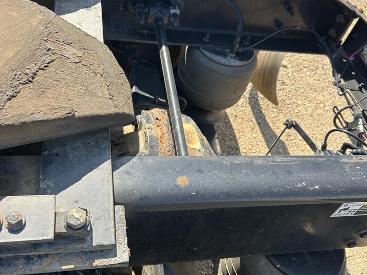 2020-peterbilt-567-image-14