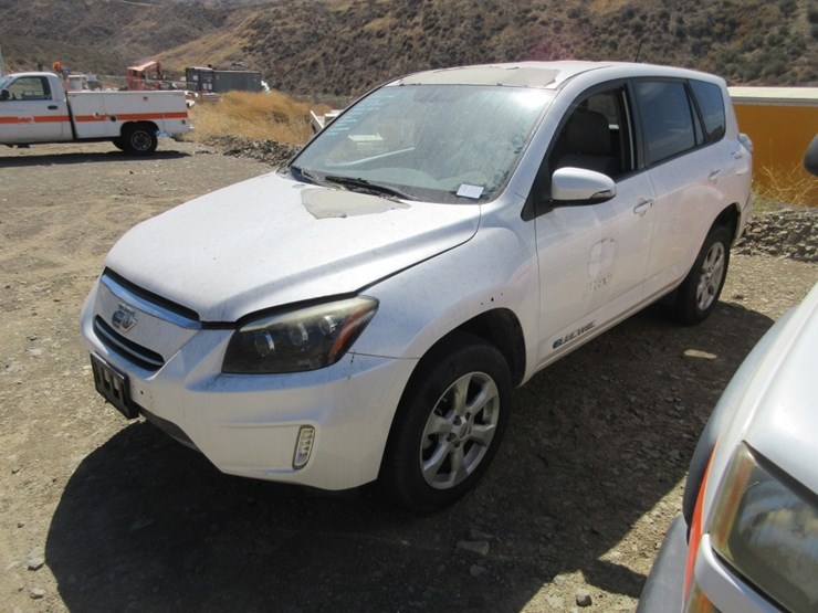2014-toyota-rav4-image-4