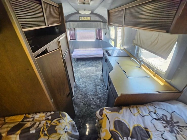 #2549-•-1972-airstream-sovereign-23973-camper-image-20