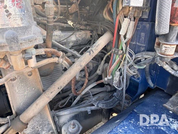 2002-ihc-9400i-day-cab-truck-(gp10940,-unit-109996)-image-59