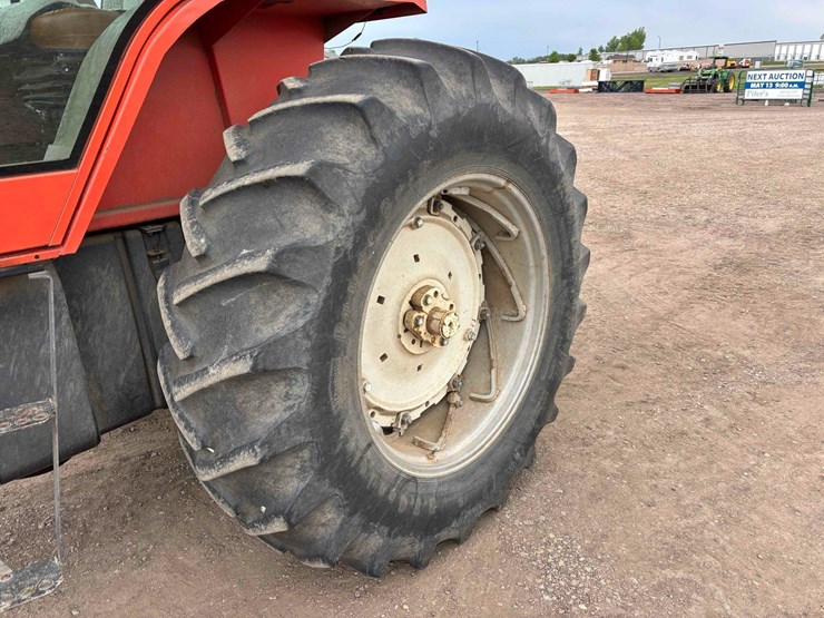 1982-allis-chalmers-8030-tractor-image-36