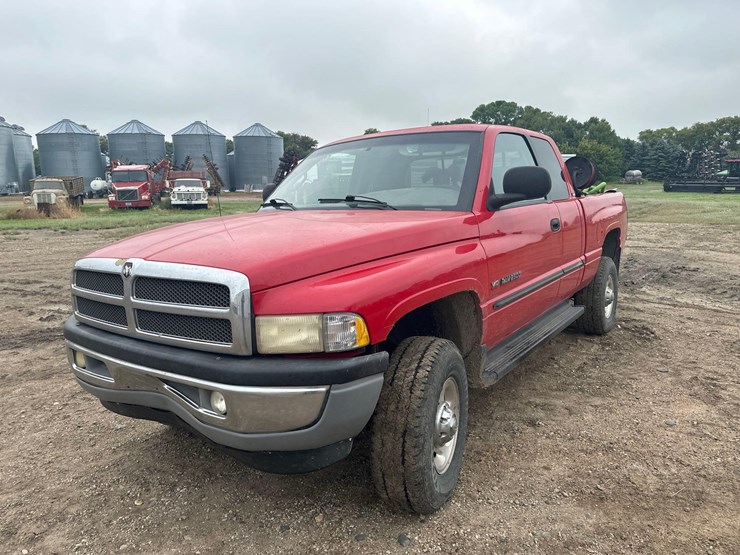 2000-dodge-2500-image-1