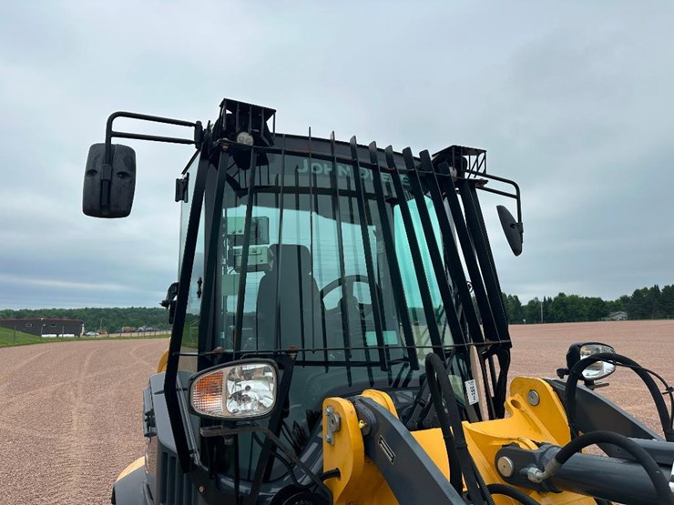 2019-deere-244l-image-15
