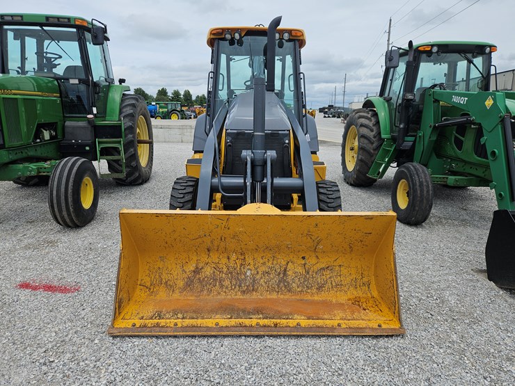 2018-deere-310l-image-2