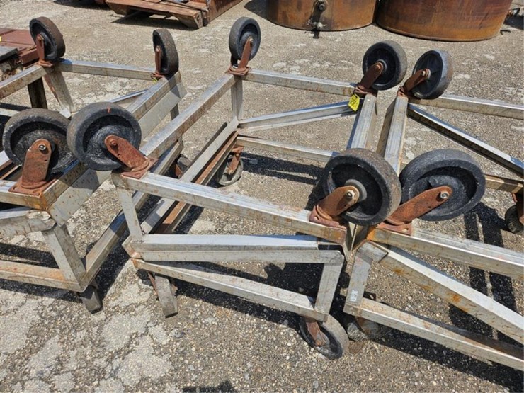 #2581-•-(2)-rolling-carts-image-1
