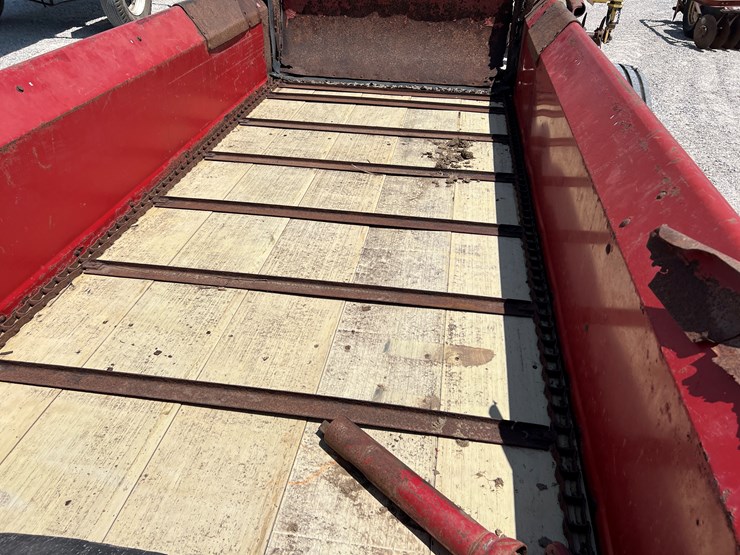 new-holland-520-image-3