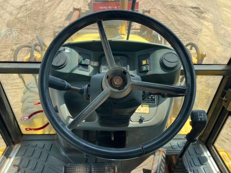 new-holland-lb75b-image-35