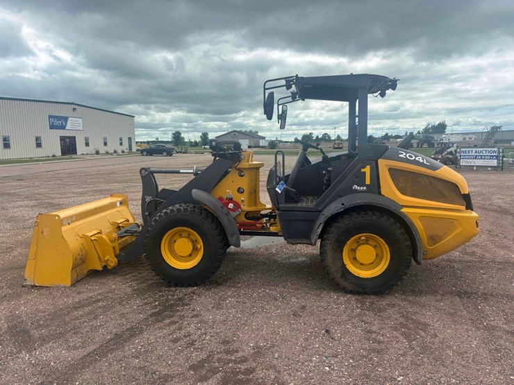 deere-204l-image-6