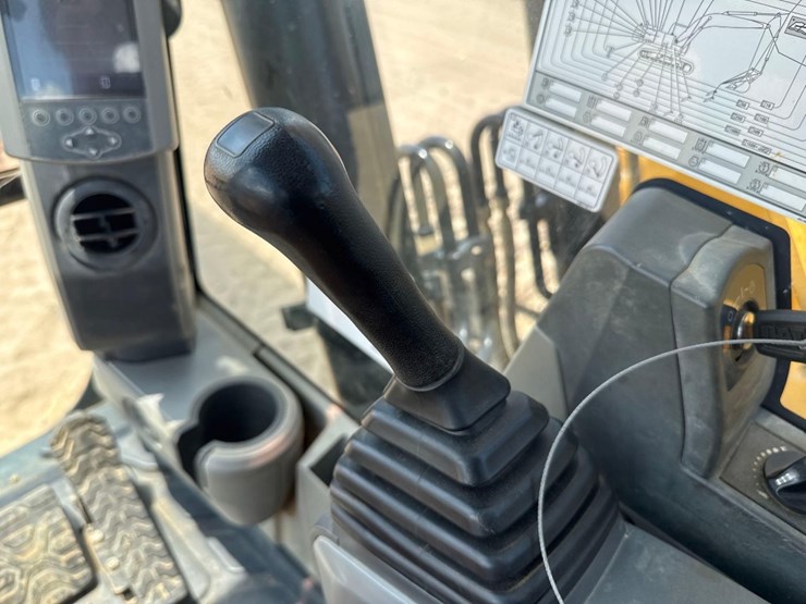 2019-caterpillar-326fl-image-38