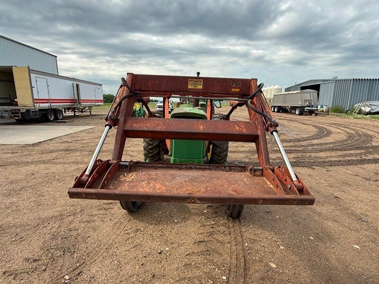 john-deere-3020-image-7
