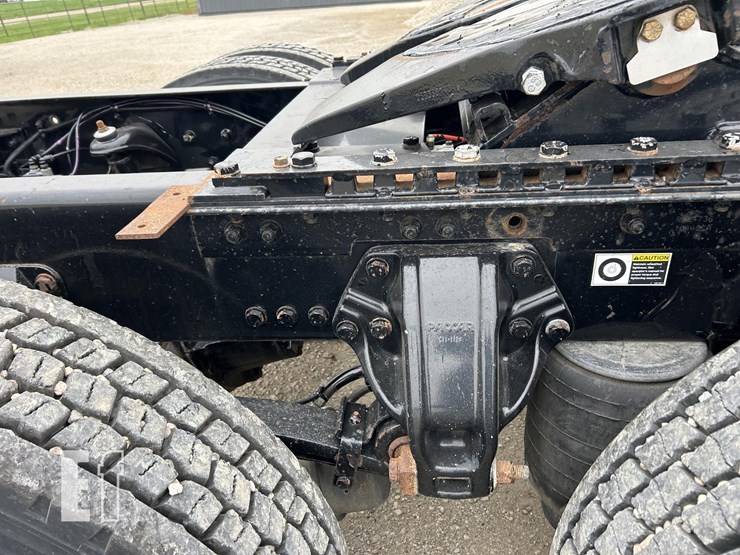 2016-kenworth-t880-image-31