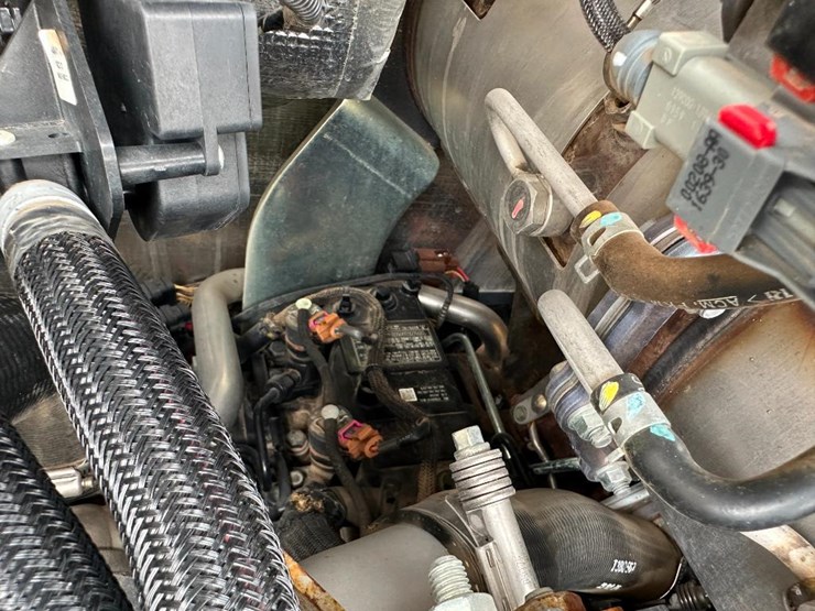 2020-deere-317g-image-36