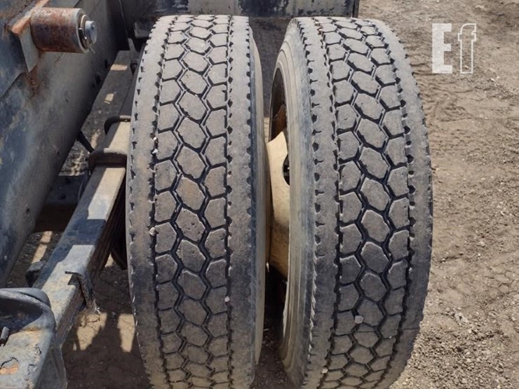 2006-freightliner-business-class-m2-106-image-25