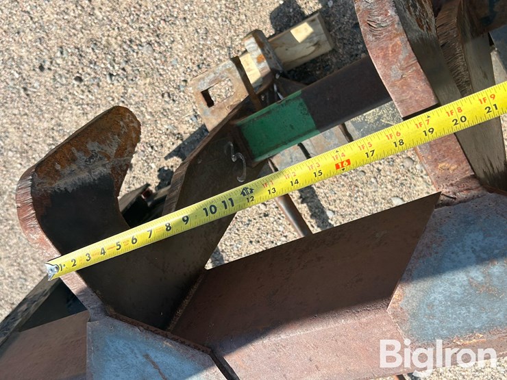 wheel-loader-bale-fork-attachment-image-12