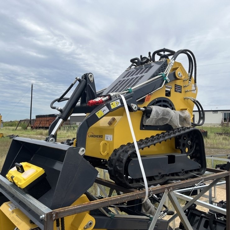 Land Hero Mini Skid Steer