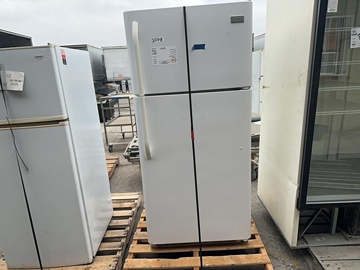 lot#-703-frigidaire-refrigerator-image-1