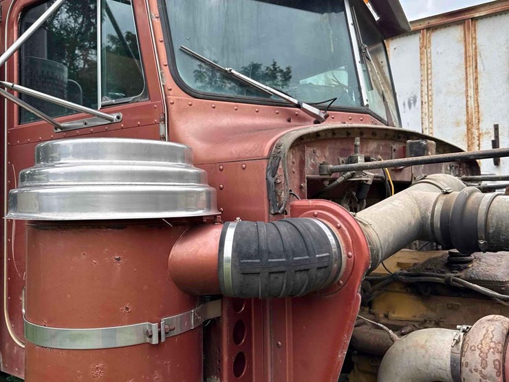 1987-peterbilt-359-image-35