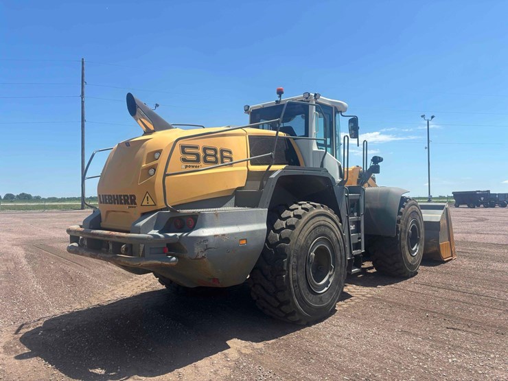2017-liebherr-l586-image-4