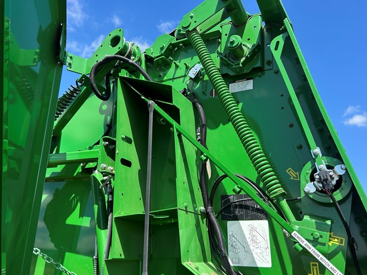 john-deere-560m-image-14