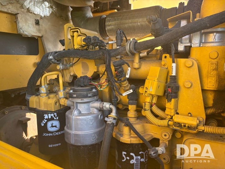 2015-deere-624k-image-29