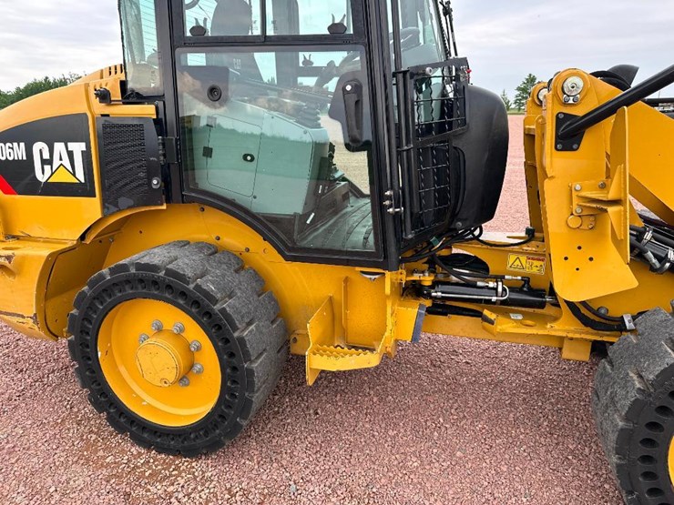 2019-caterpillar-906m-image-11