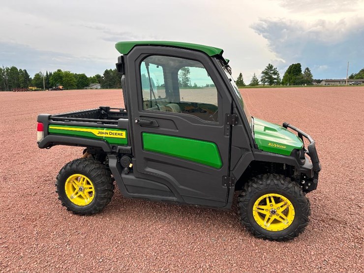 2022-john-deere-gator-image-3