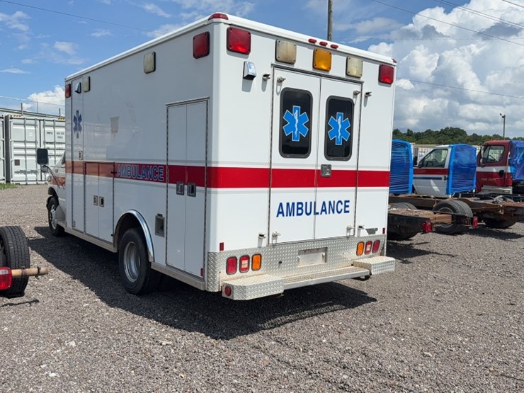 2003-ford-e450-image-10