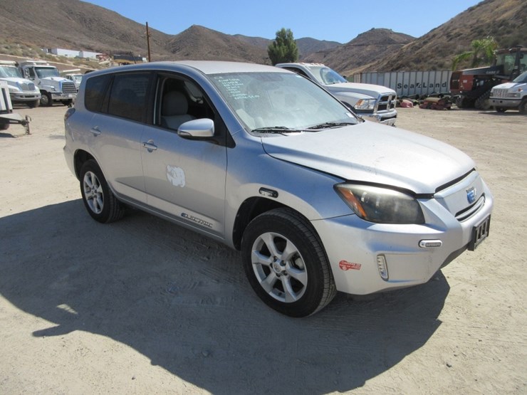 2014-toyota-rav4-image-4