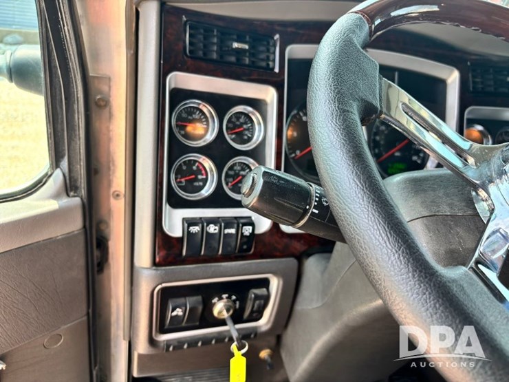 2014-kenworth-t660-image-111