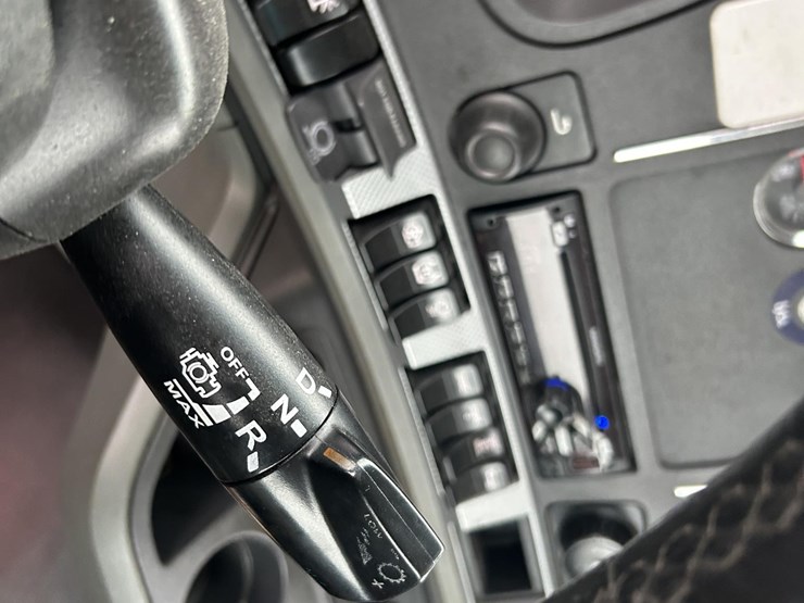 2020-kenworth-t680-image-31