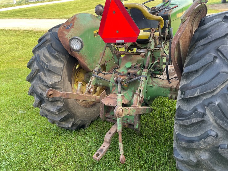 john-deere-2440-image-8