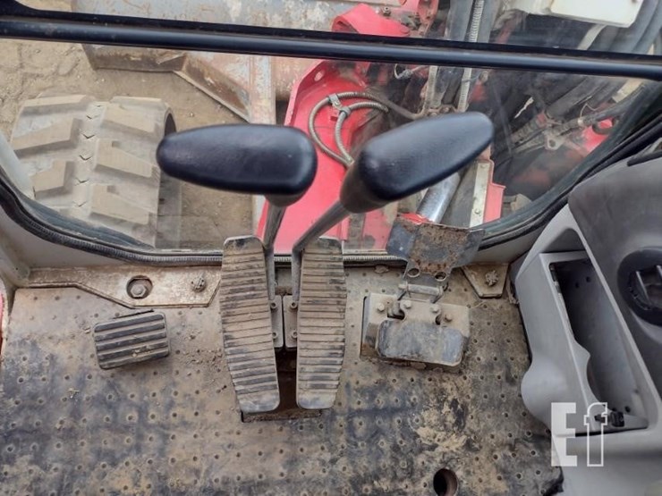 2015-takeuchi-tb280fr-image-7