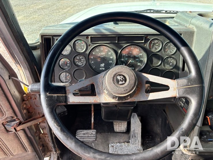 1995-mack-ch613-image-90
