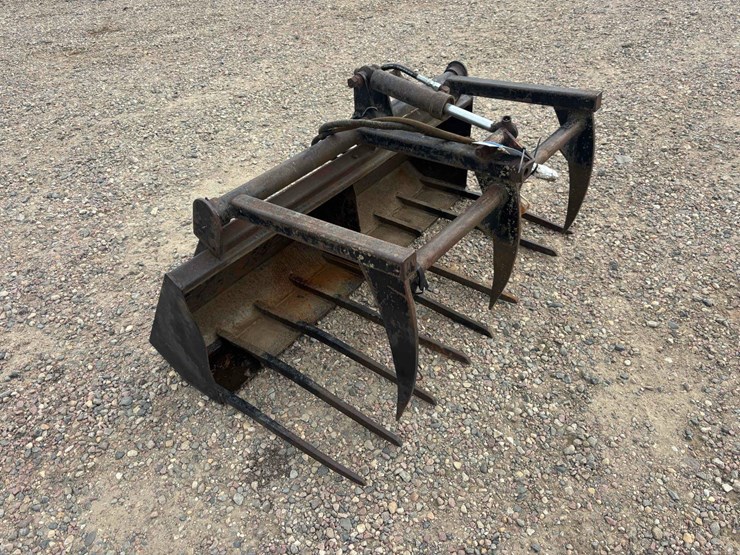 skid-steer-grapple-bucket-image-2