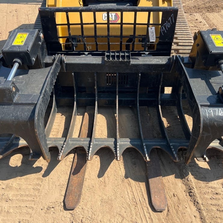 CATERPILLAR 48" QUICK ATTACH FORKS