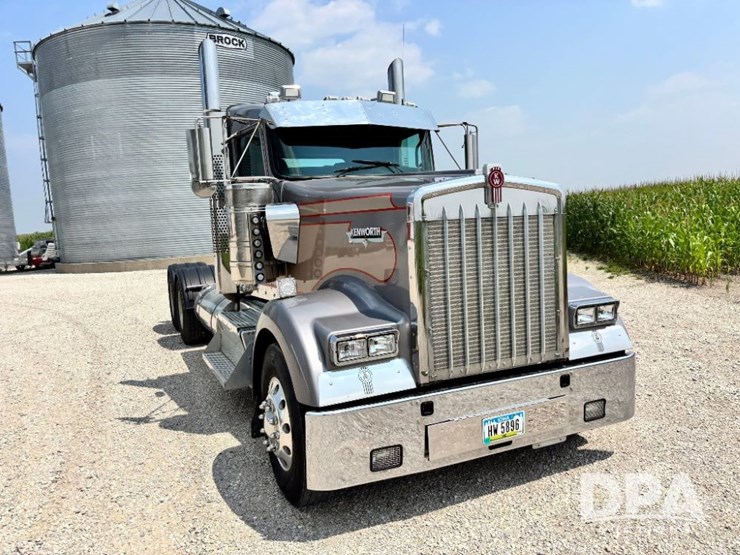 2014-kenworth-w900-image-6
