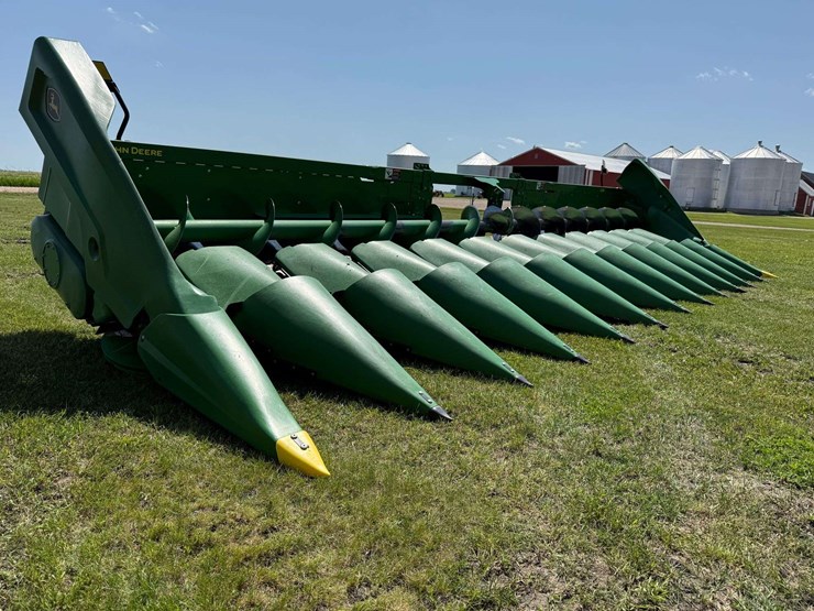 2021-john-deere-c12r-image-2