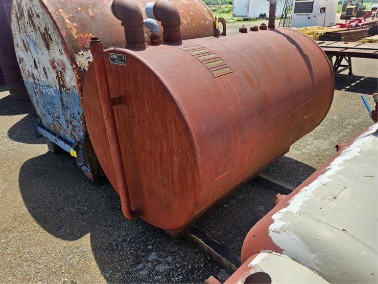 #2566-•-wemco-550-gallon-fuel-tank-image-1