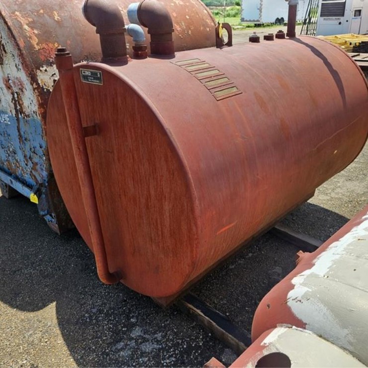 #2566 • Wemco 550 Gallon Fuel Tank
