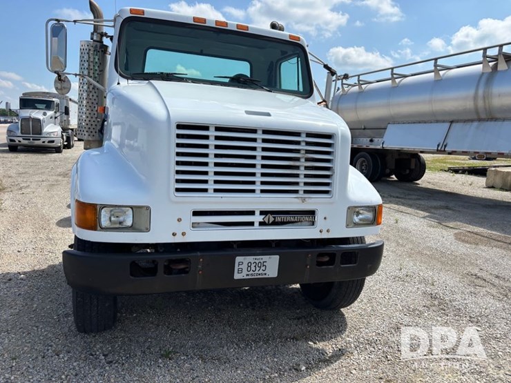 2000-international-8100-image-21