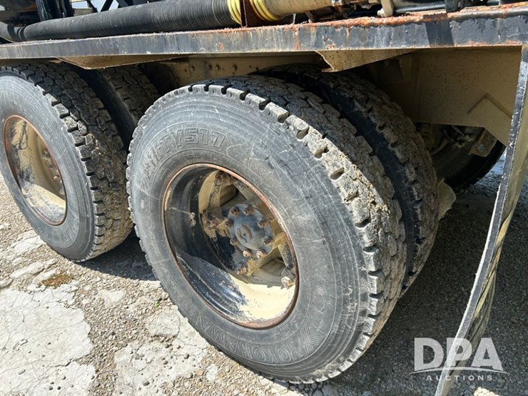 1991-ford-l8000-image-16