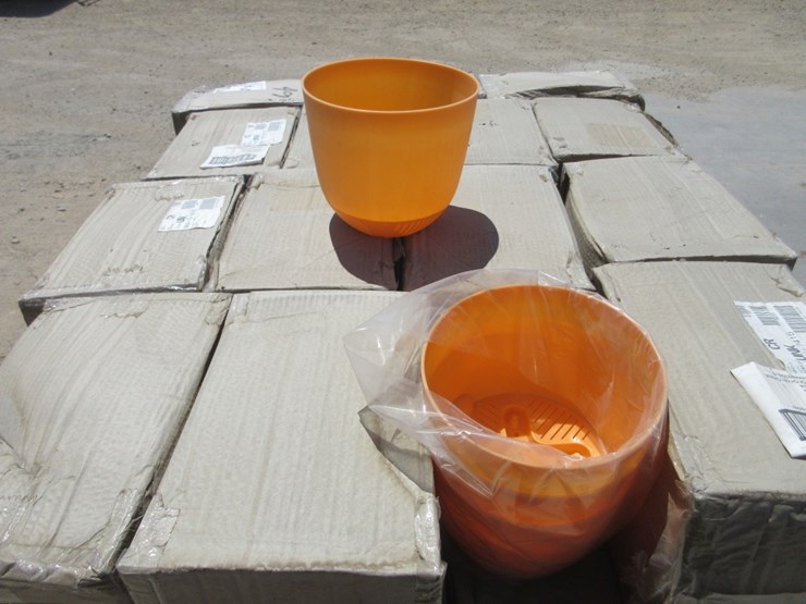 lot-of-approx-(240)-8"-plastic-planters-image-6